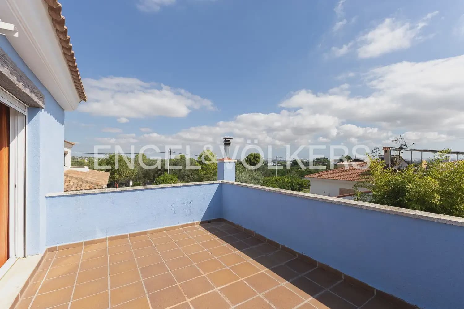 3 bedroom Villa for rent in Picassent with pool garage - € 1,900 (Ref: 10095767)