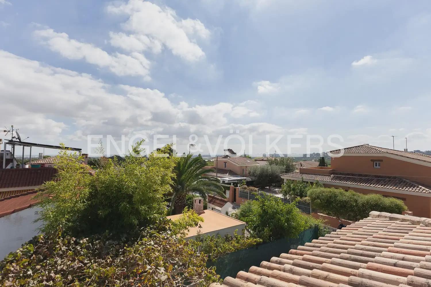 3 bedroom Villa for rent in Picassent with pool garage - € 1,900 (Ref: 10095767)
