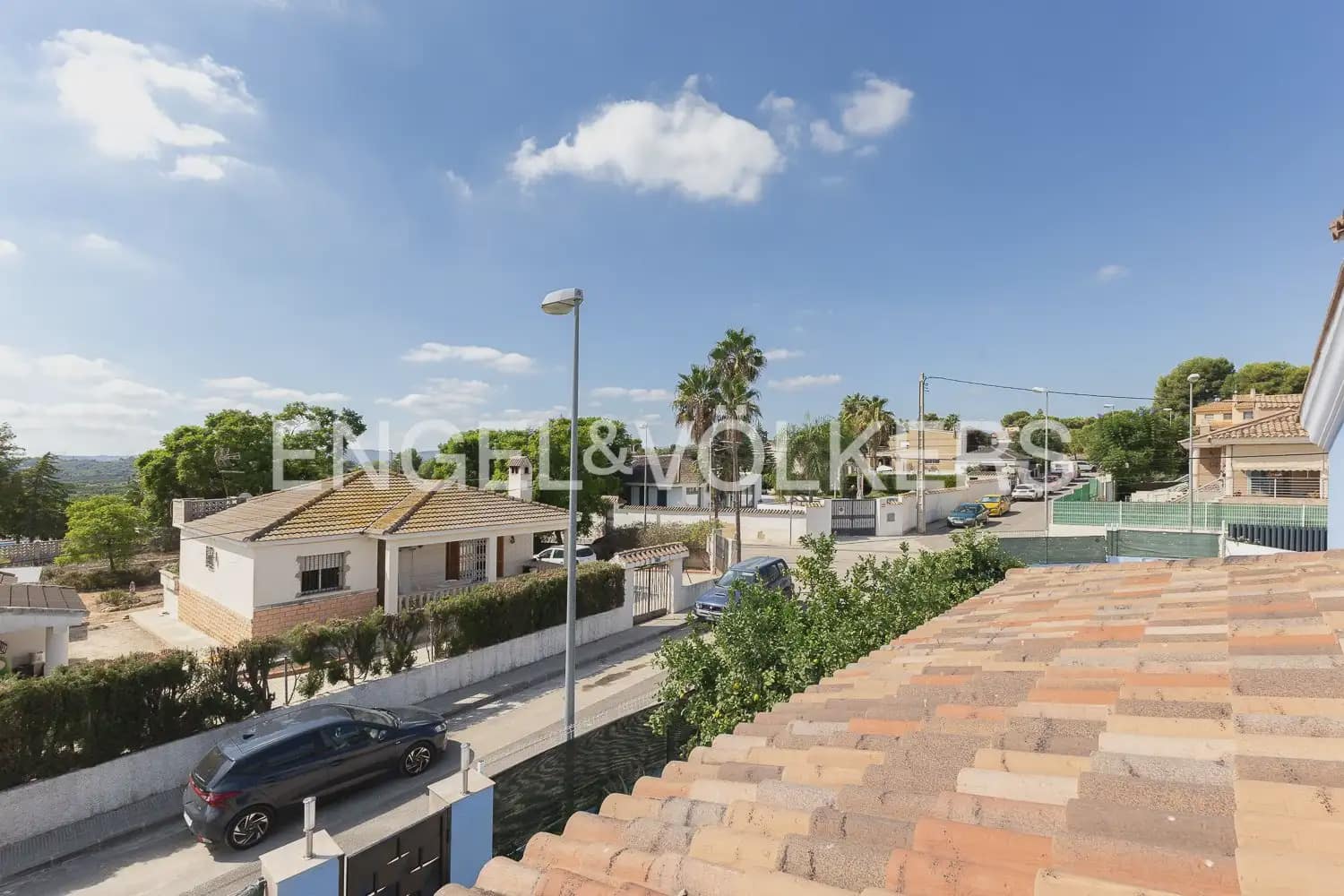 3 bedroom Villa for rent in Picassent with pool garage - € 1,900 (Ref: 10095767)