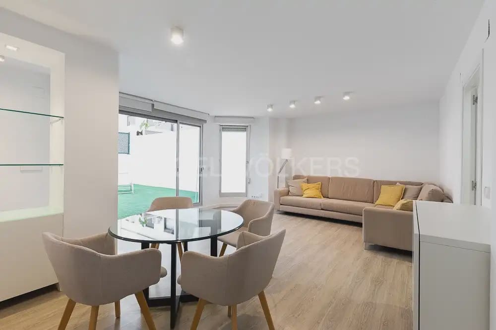 Piso de 2 habitaciones en València ciudad en alquiler - 2.300 € (Ref: 10098597)