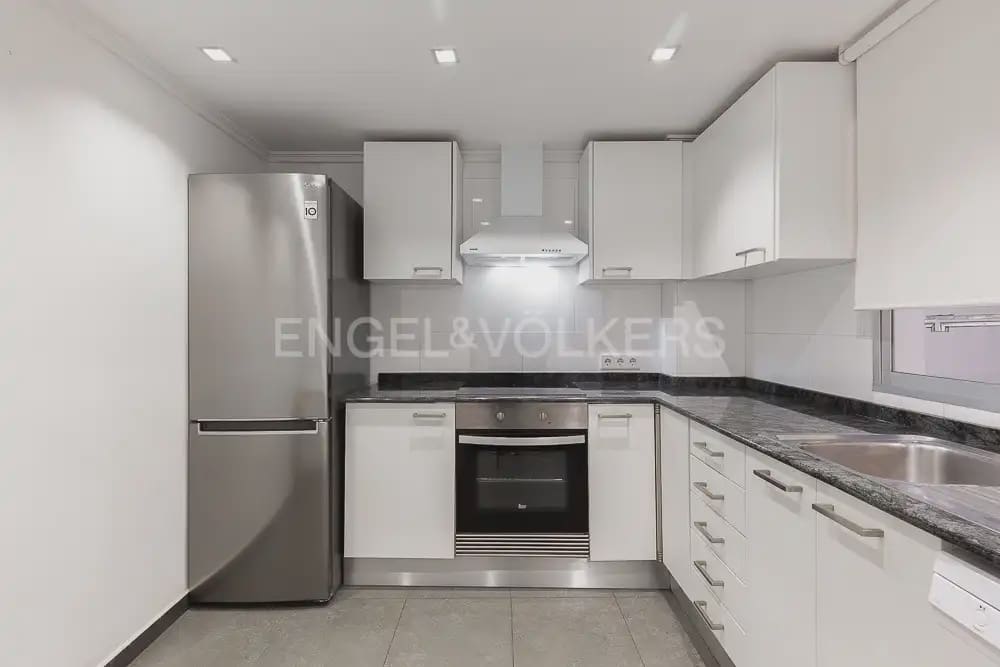 Piso de 2 habitaciones en València ciudad en alquiler - 2.300 € (Ref: 10098597)