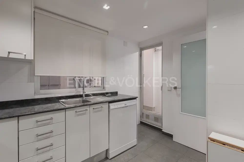 Piso de 2 habitaciones en València ciudad en alquiler - 2.300 € (Ref: 10098597)