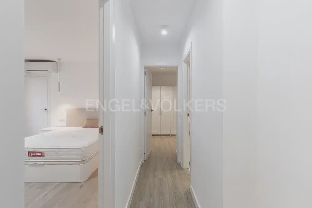 Piso de 2 habitaciones en València ciudad en alquiler - 2.300 € (Ref: 10098597)
