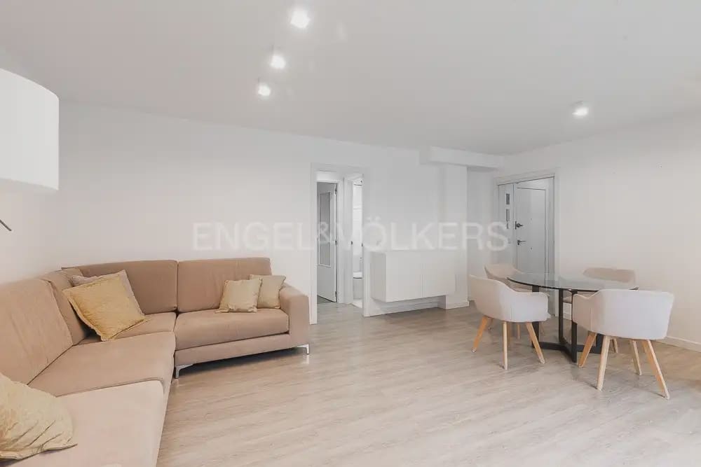 Piso de 2 habitaciones en València ciudad en alquiler - 2.300 € (Ref: 10098597)