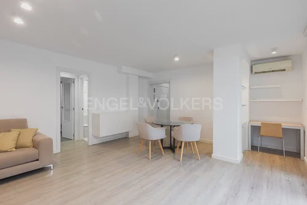 Piso de 2 habitaciones en València ciudad en alquiler - 2.300 € (Ref: 10098597)