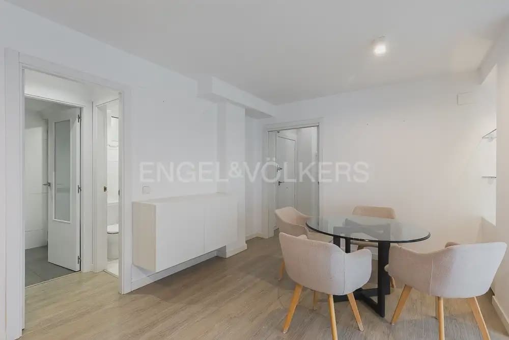 Piso de 2 habitaciones en València ciudad en alquiler - 2.300 € (Ref: 10098597)