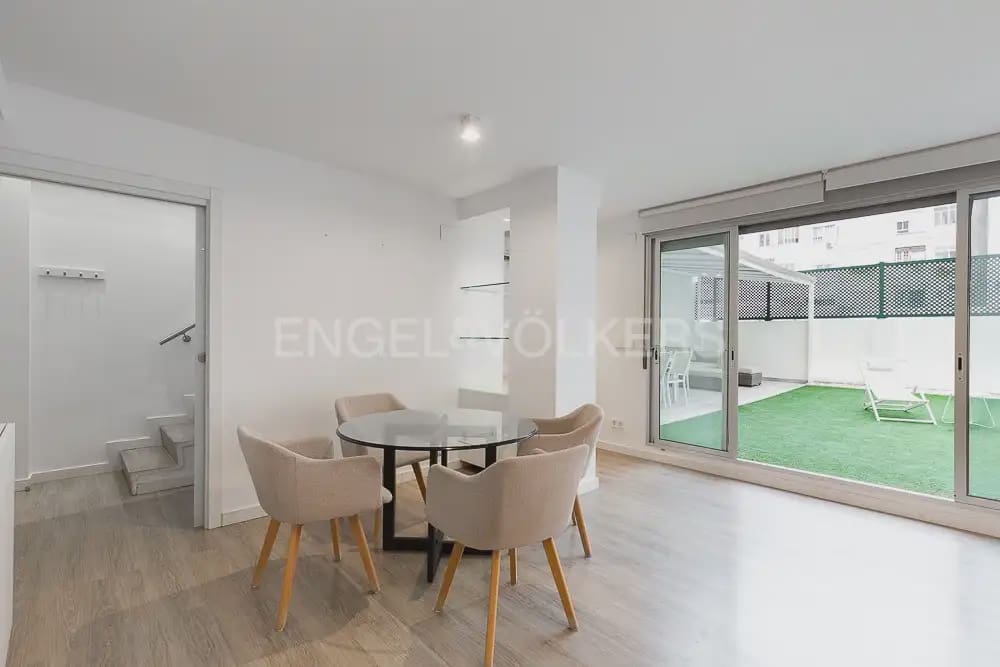 Piso de 2 habitaciones en València ciudad en alquiler - 2.300 € (Ref: 10098597)