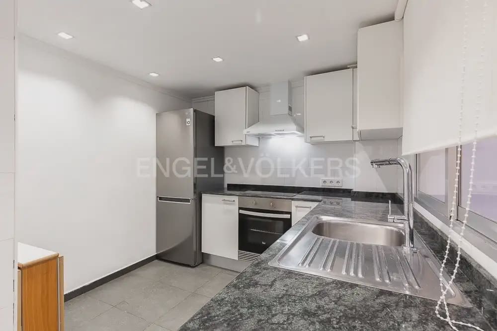 Piso de 2 habitaciones en València ciudad en alquiler - 2.300 € (Ref: 10098597)