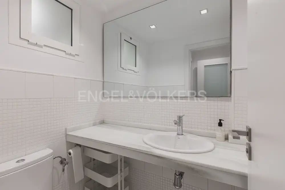 Piso de 2 habitaciones en València ciudad en alquiler - 2.300 € (Ref: 10098597)