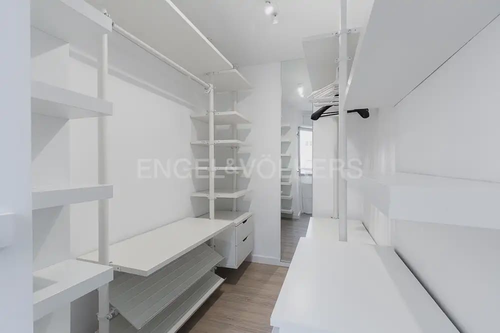 Piso de 2 habitaciones en València ciudad en alquiler - 2.300 € (Ref: 10098597)