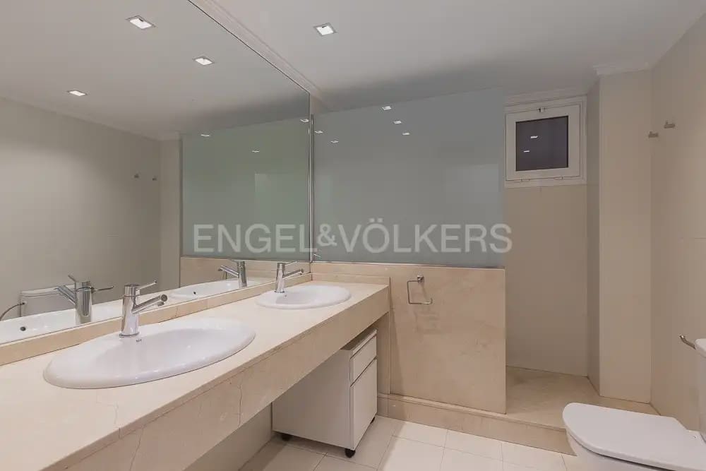 Piso de 2 habitaciones en València ciudad en alquiler - 2.300 € (Ref: 10098597)
