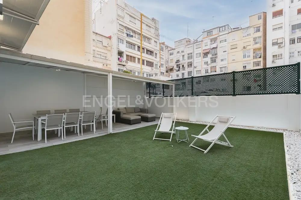 Piso de 2 habitaciones en València ciudad en alquiler - 2.300 € (Ref: 10098597)
