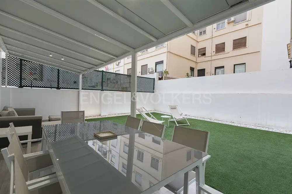 Piso de 2 habitaciones en València ciudad en alquiler - 2.300 € (Ref: 10098597)