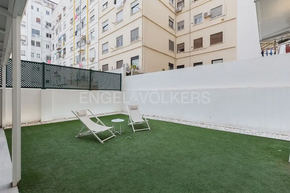 Piso de 2 habitaciones en València ciudad en alquiler - 2.300 € (Ref: 10098597)