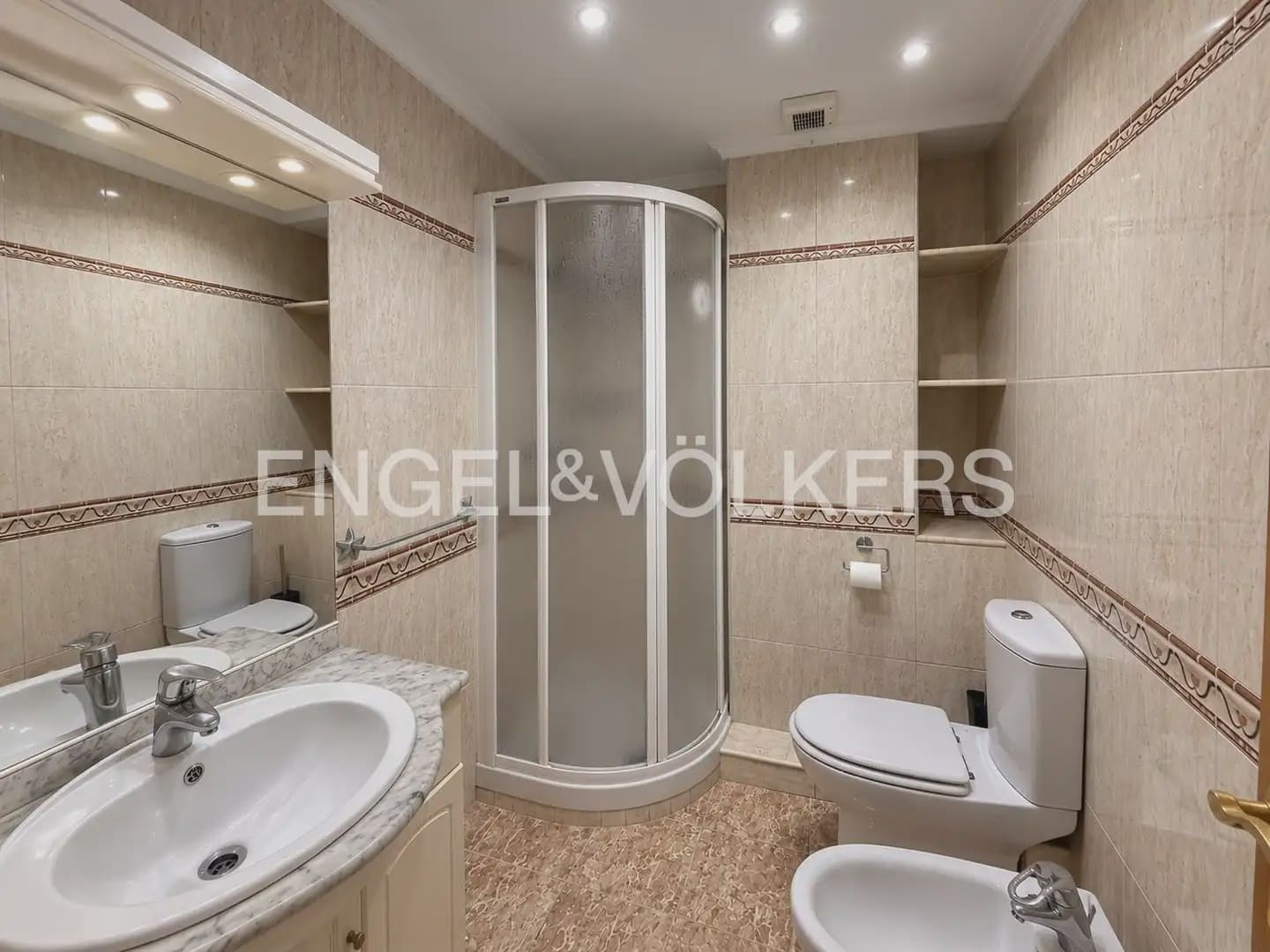 Appartement de 2 chambres à louer à Valence ville - 1 400 € (Ref: 10098903)