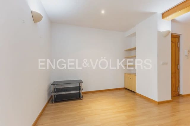 2 bedroom Flat for rent in El Pla del Remei, Valencia city - € 1,900 (Ref: 10098905)