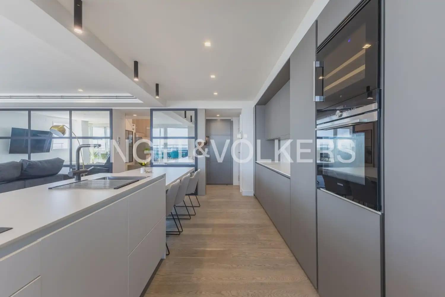 2 Zimmer Penthouse zu verkaufen in Valencia Stadt mit Pool Garage - 2.990.000 € (Ref: 10099082)