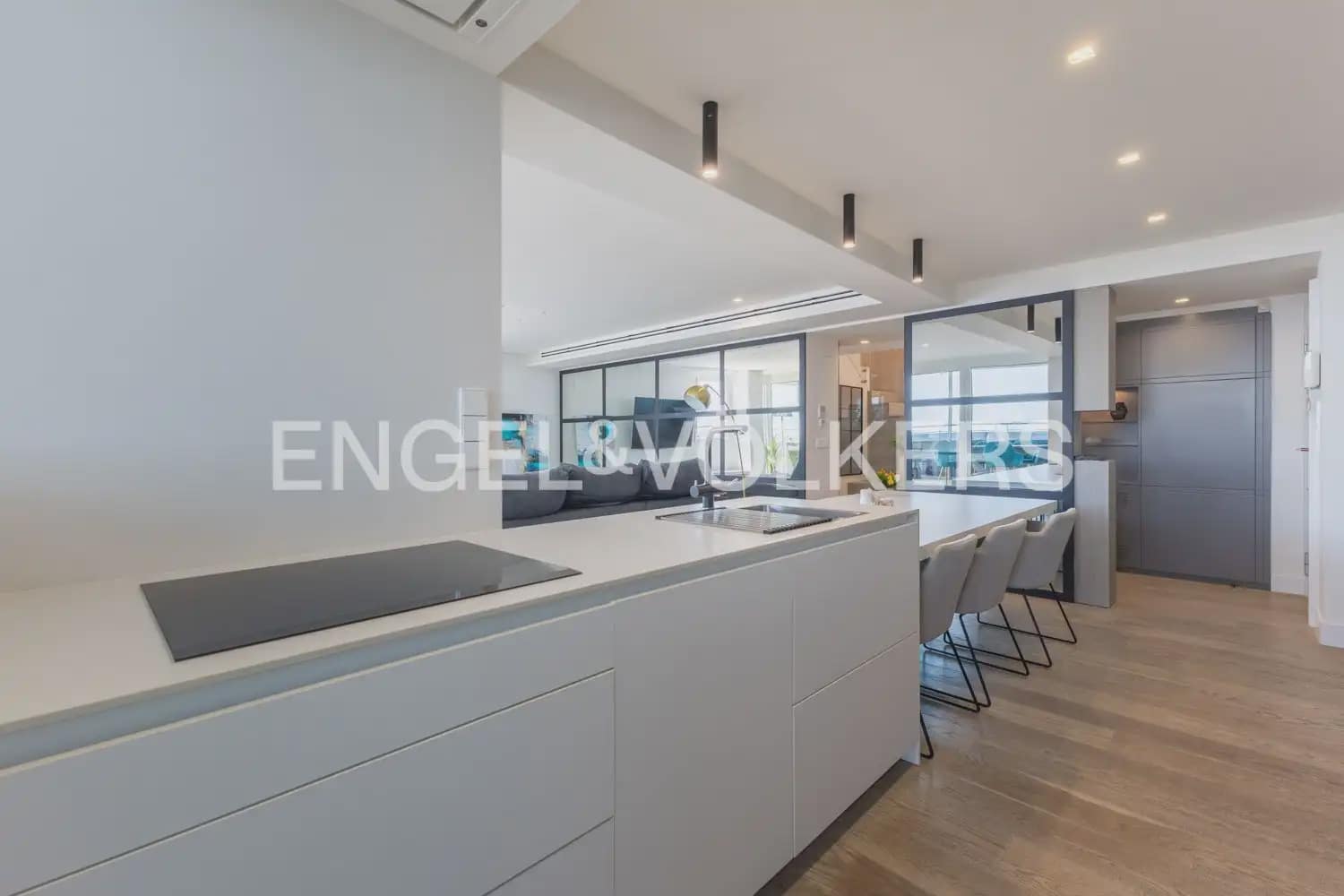 2 Zimmer Penthouse zu verkaufen in Valencia Stadt mit Pool Garage - 2.990.000 € (Ref: 10099082)