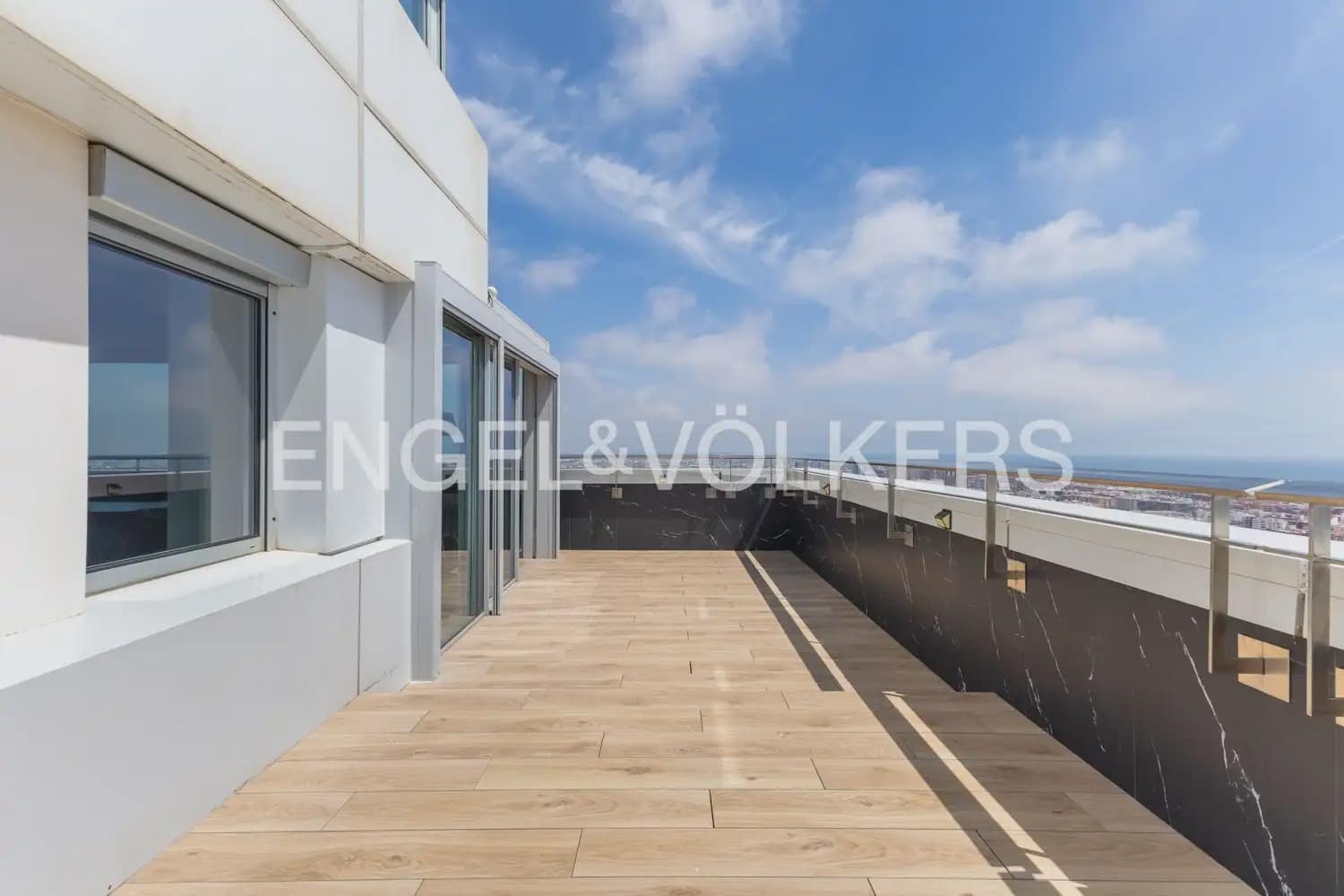 2 Zimmer Penthouse zu verkaufen in Valencia Stadt mit Pool Garage - 2.990.000 € (Ref: 10099082)