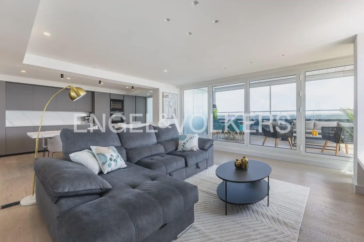 2 Zimmer Penthouse zu verkaufen in Valencia Stadt mit Pool Garage - 2.990.000 € (Ref: 10099082)