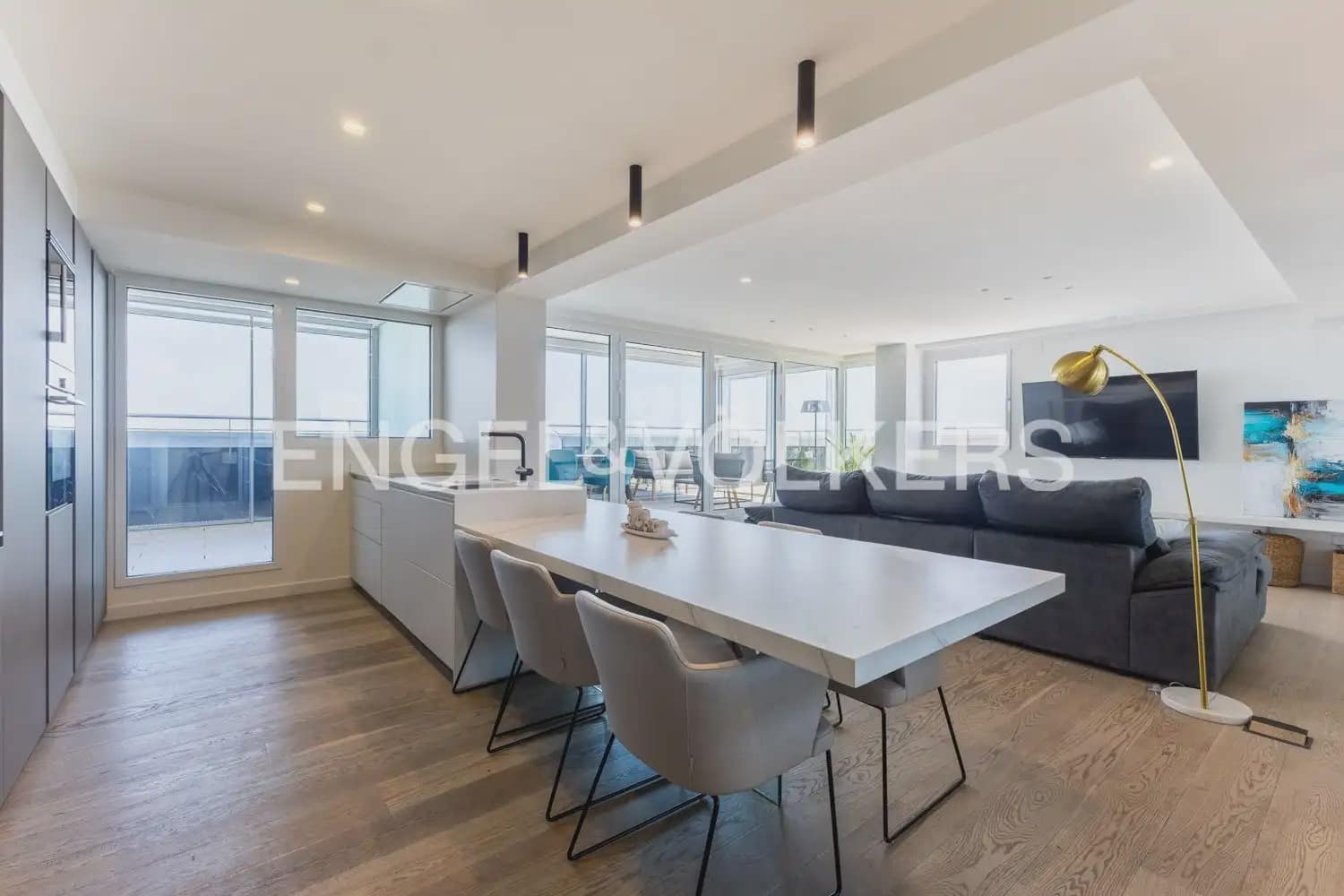 2 Zimmer Penthouse zu verkaufen in Valencia Stadt mit Pool Garage - 2.990.000 € (Ref: 10099082)