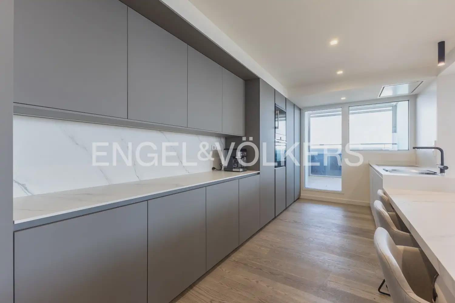 2 Zimmer Penthouse zu verkaufen in Valencia Stadt mit Pool Garage - 2.990.000 € (Ref: 10099082)