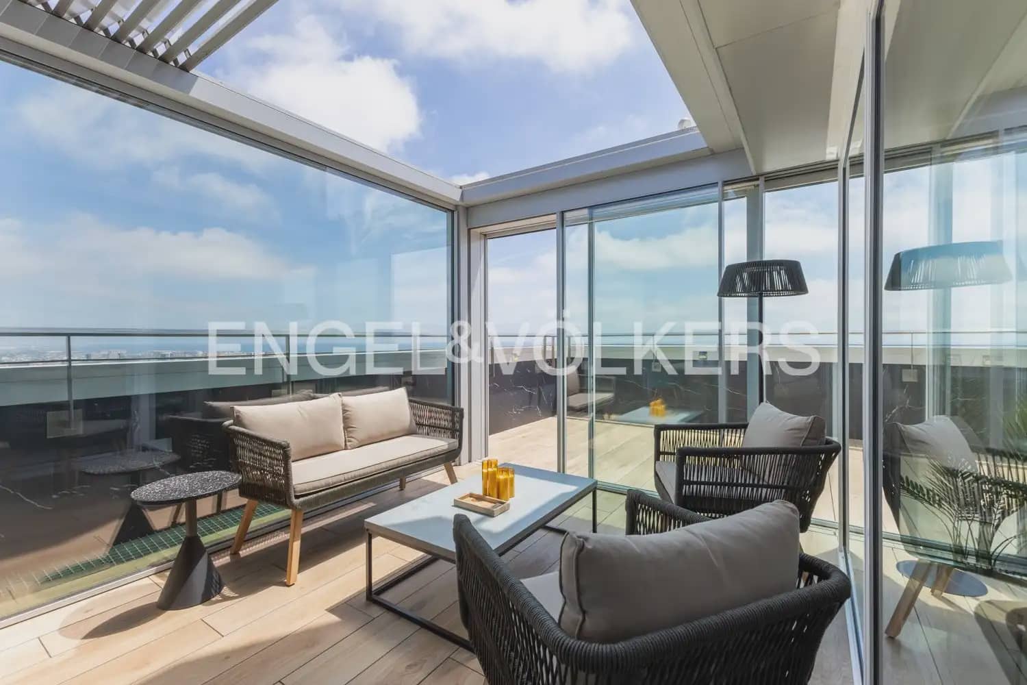 2 Zimmer Penthouse zu verkaufen in Valencia Stadt mit Pool Garage - 2.990.000 € (Ref: 10099082)