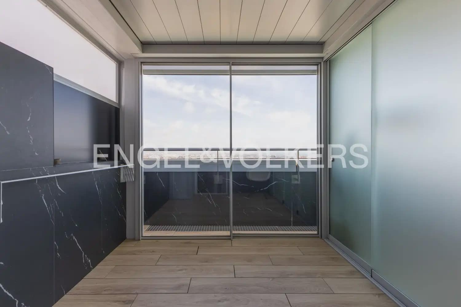 2 Zimmer Penthouse zu verkaufen in Valencia Stadt mit Pool Garage - 2.990.000 € (Ref: 10099082)