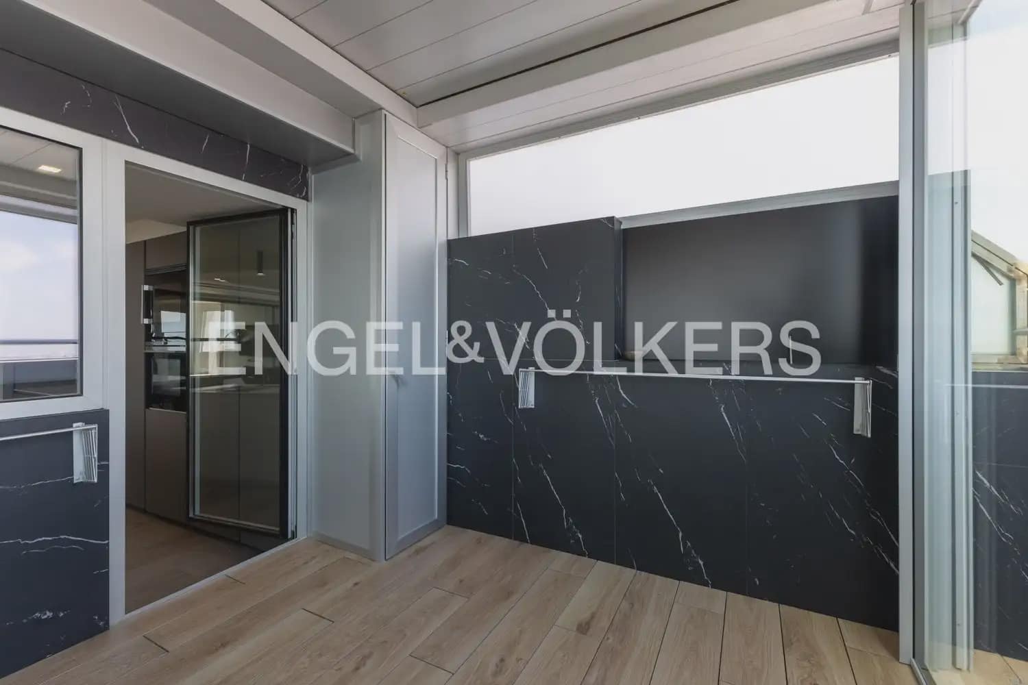 2 Zimmer Penthouse zu verkaufen in Valencia Stadt mit Pool Garage - 2.990.000 € (Ref: 10099082)