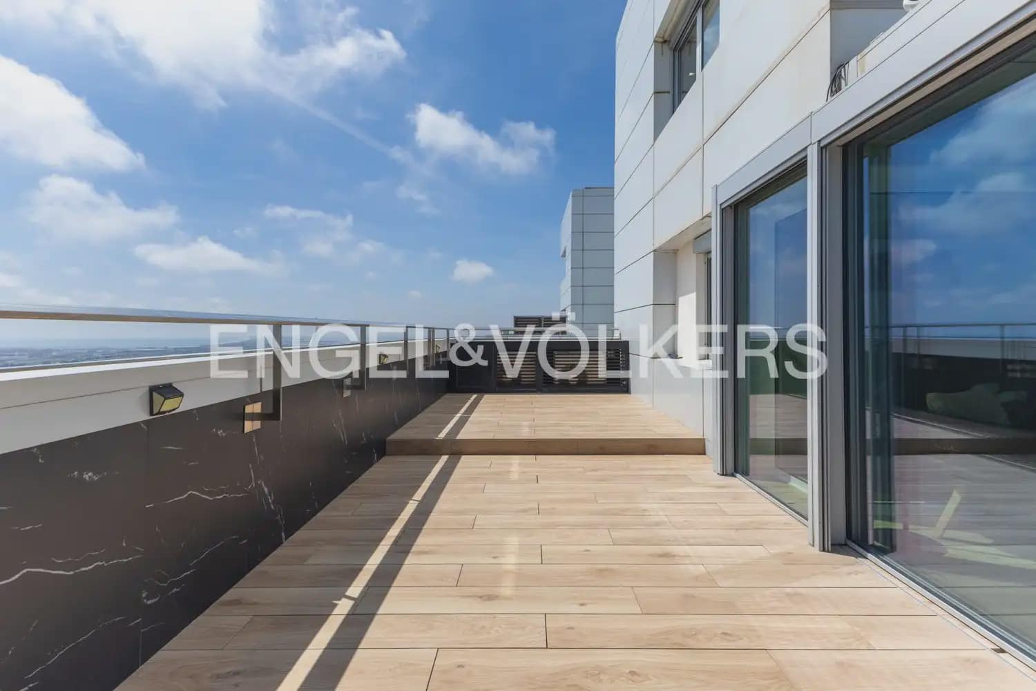 2 Zimmer Penthouse zu verkaufen in Valencia Stadt mit Pool Garage - 2.990.000 € (Ref: 10099082)