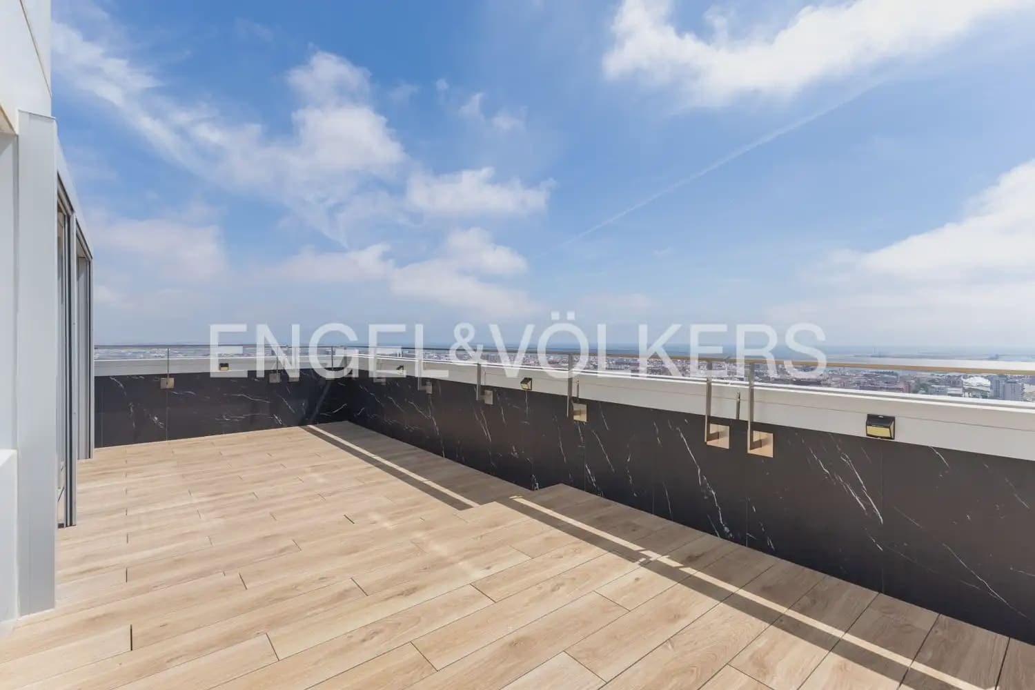 2 Zimmer Penthouse zu verkaufen in Valencia Stadt mit Pool Garage - 2.990.000 € (Ref: 10099082)