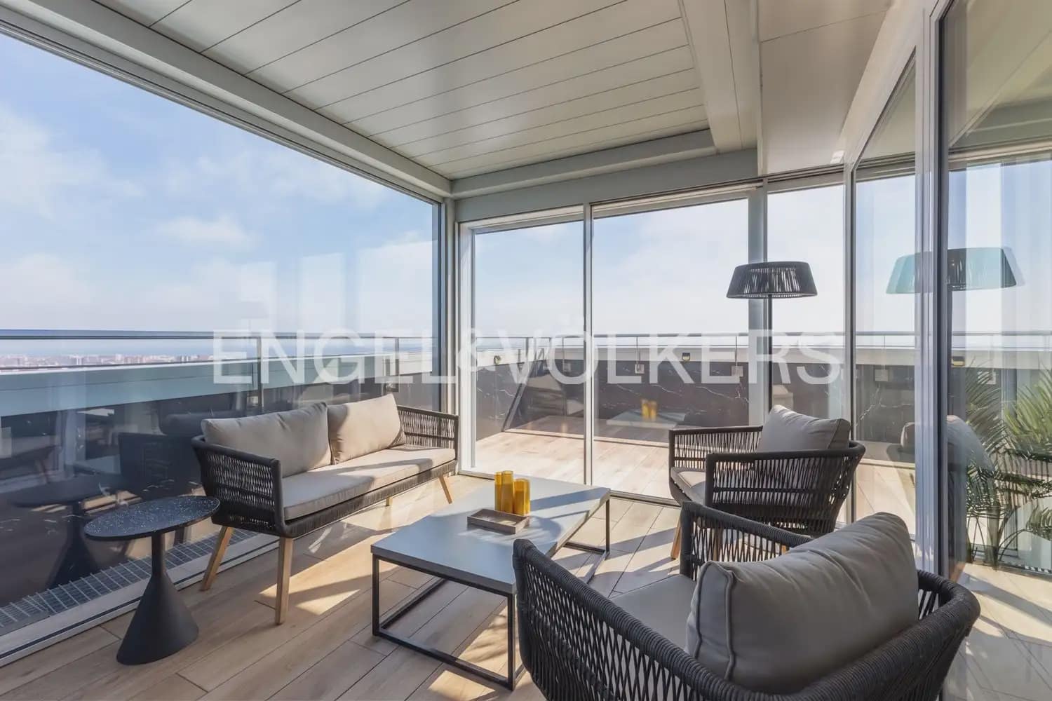 2 Zimmer Penthouse zu verkaufen in Valencia Stadt mit Pool Garage - 2.990.000 € (Ref: 10099082)