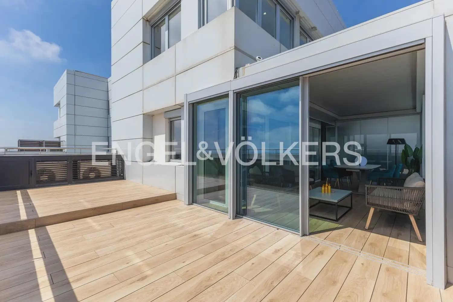 2 Zimmer Penthouse zu verkaufen in Valencia Stadt mit Pool Garage - 2.990.000 € (Ref: 10099082)