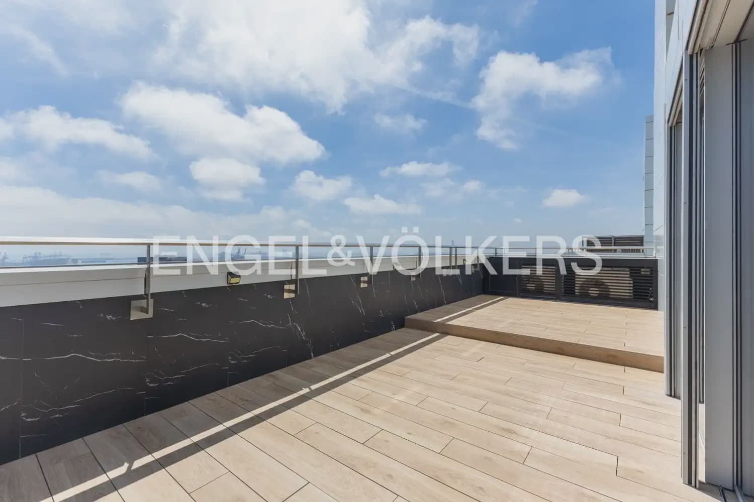 2 Zimmer Penthouse zu verkaufen in Valencia Stadt mit Pool Garage - 2.990.000 € (Ref: 10099082)
