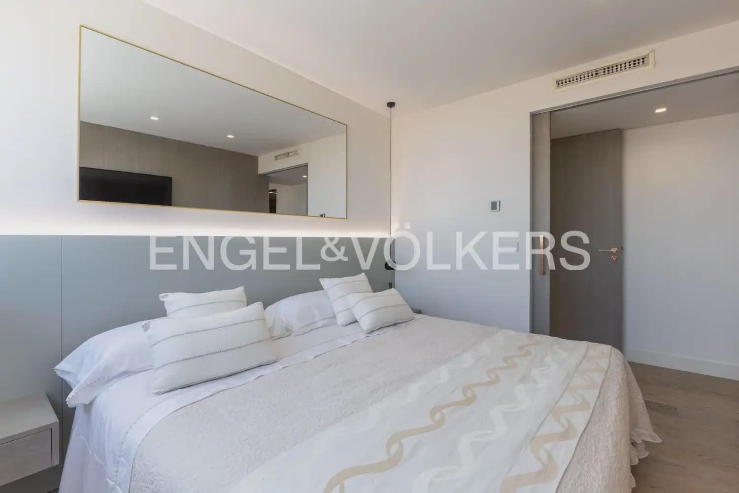 2 Zimmer Penthouse zu verkaufen in Valencia Stadt mit Pool Garage - 2.990.000 € (Ref: 10099082)