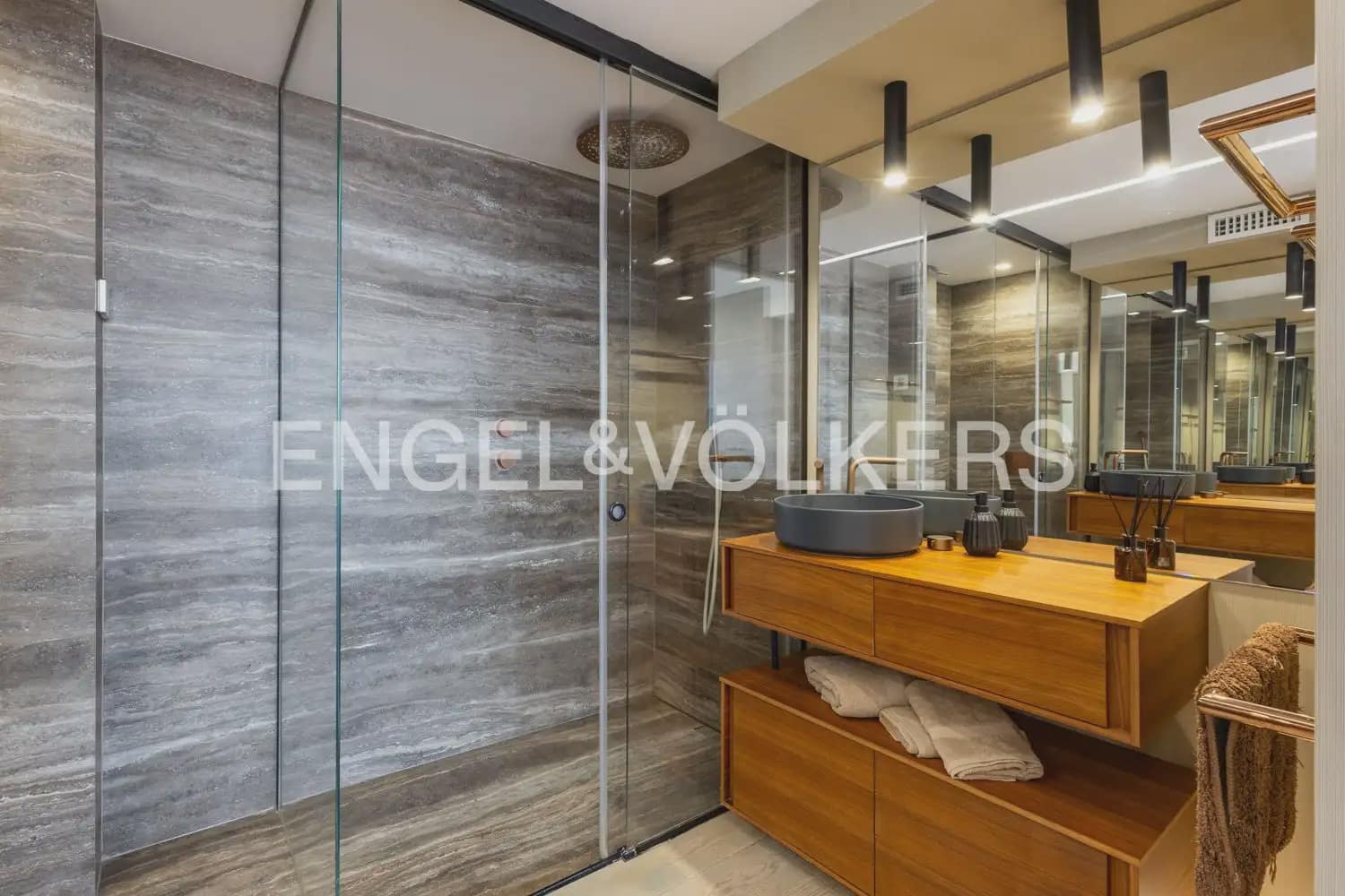 2 Zimmer Penthouse zu verkaufen in Valencia Stadt mit Pool Garage - 2.990.000 € (Ref: 10099082)