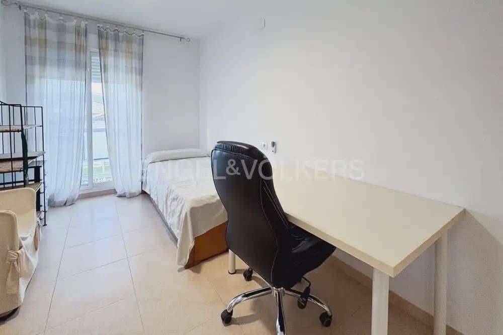 Appartement de 2 chambres à louer à Oliva avec piscine - 900 € (Ref: 10099083)