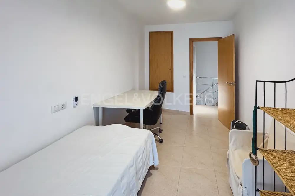 Appartement de 2 chambres à louer à Oliva avec piscine - 900 € (Ref: 10099083)