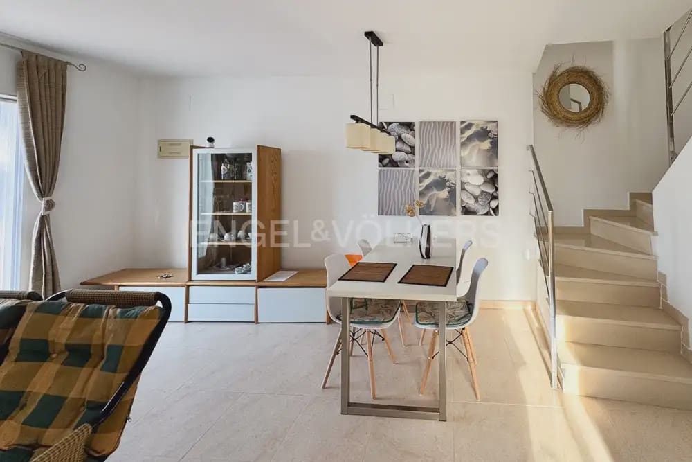 Appartement de 2 chambres à louer à Oliva avec piscine - 900 € (Ref: 10099083)