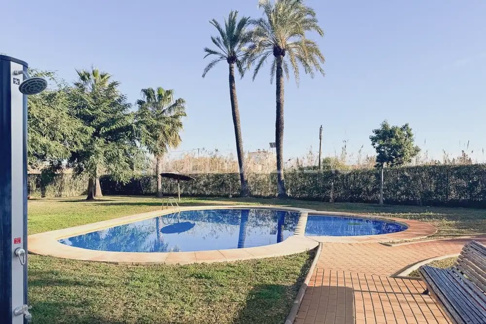 Appartement de 2 chambres à louer à Oliva avec piscine - 900 € (Ref: 10099083)
