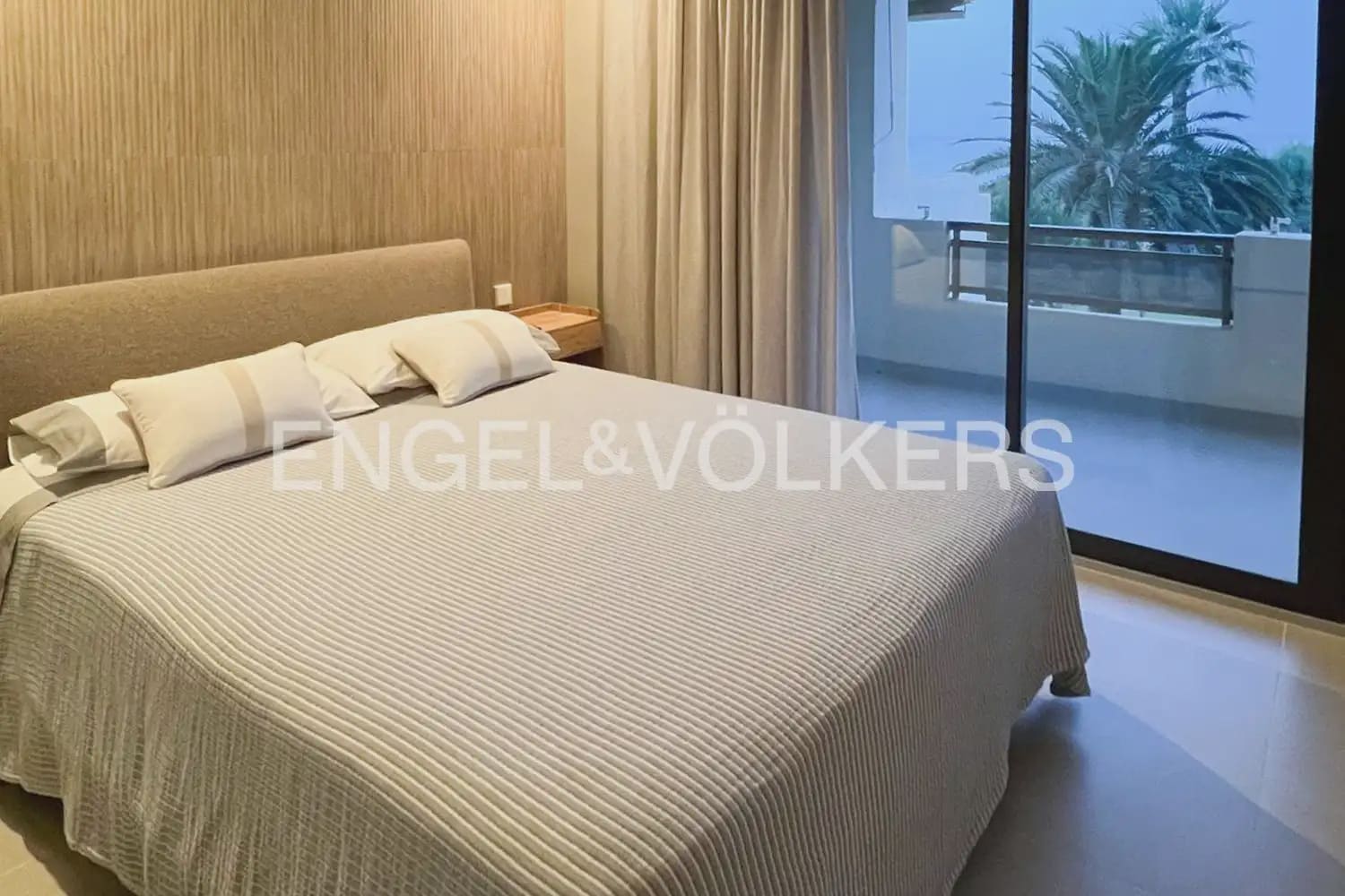 2 bedroom Flat for rent in Denia with pool garage - € 1,500 (Ref: 10099380)