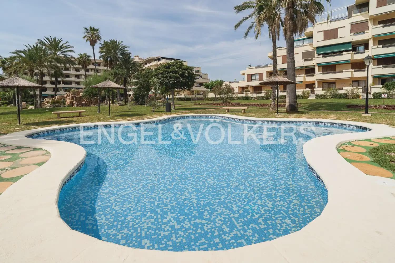 2 bedroom Flat for rent in Denia with pool garage - € 1,500 (Ref: 10099380)