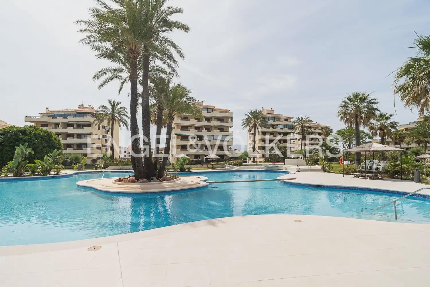 2 bedroom Flat for rent in Denia with pool garage - € 1,500 (Ref: 10099380)