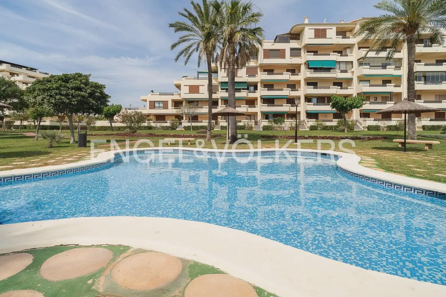 2 bedroom Flat for rent in Denia with pool garage - € 1,500 (Ref: 10099380)