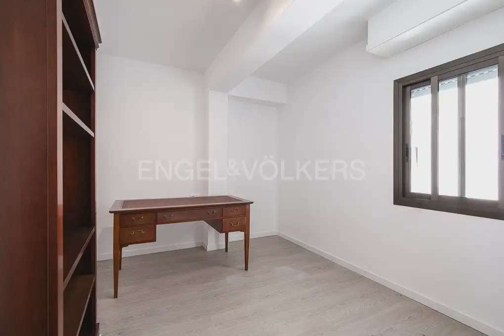 4 camera da letto Appartamento da affittare in Valencia citta - 1.800 € (Rif: 10099381)
