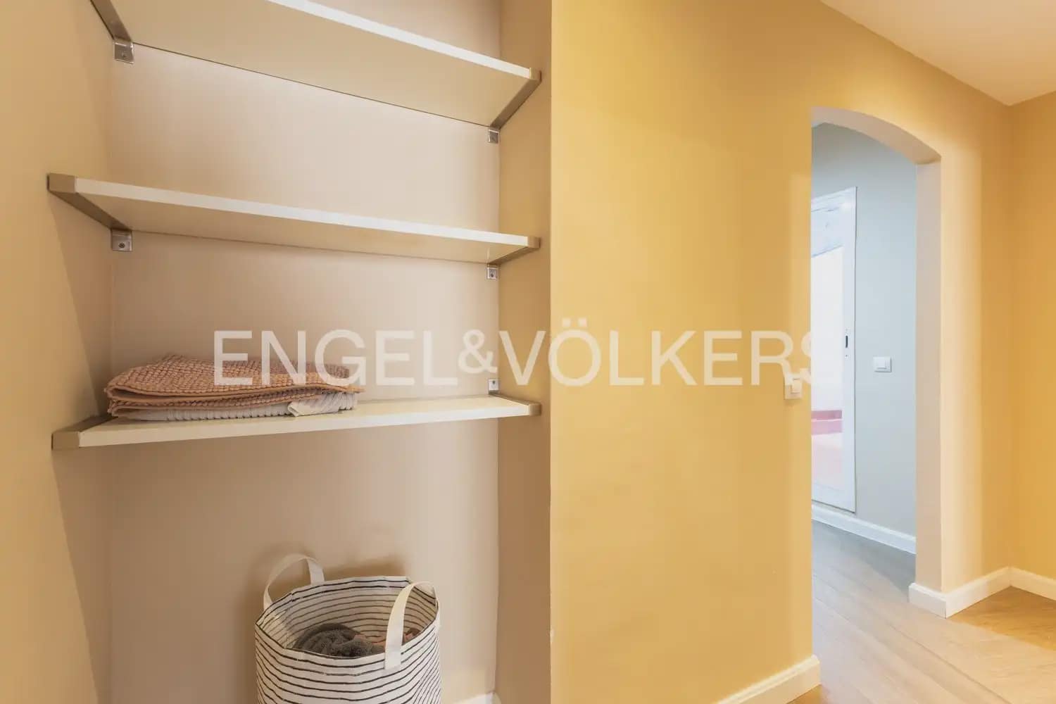 2 sovrum Lägenhet att hyra i Valencia stad - 2 000 € (Ref: 10099385)