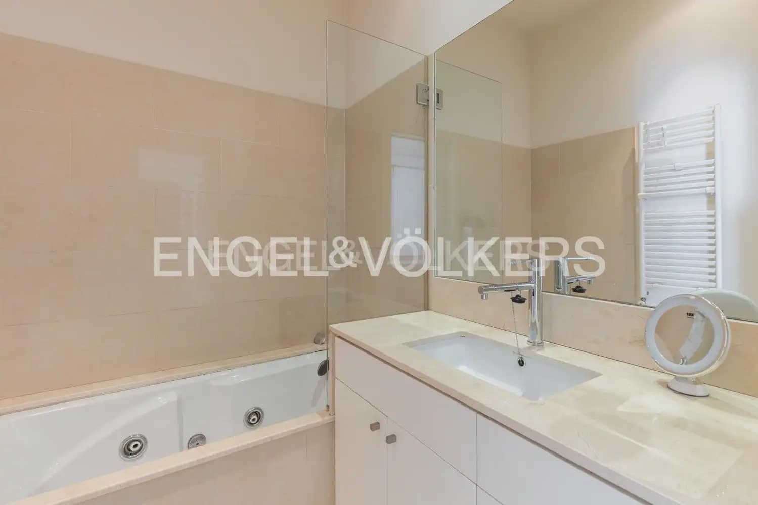 Appartement à vendre à Valence ville avec garage - 2 900 000 € (Ref: 10099387)