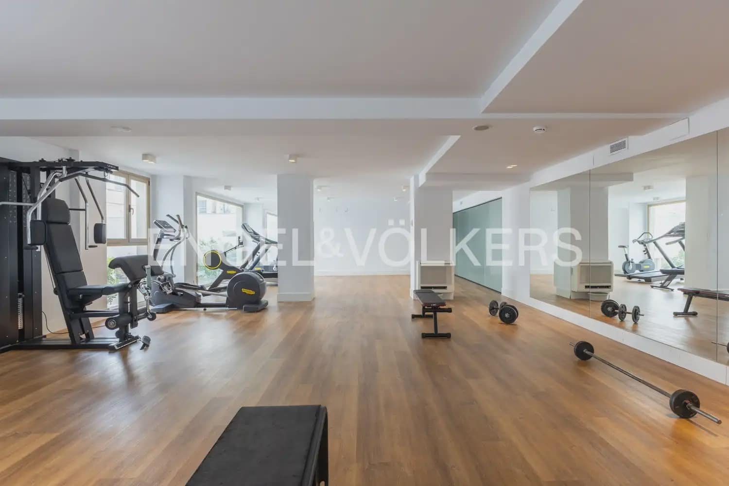 1 slaapkamer Flat te huur in Valencia stad met zwembad - € 1.550 (Ref: 10099449)
