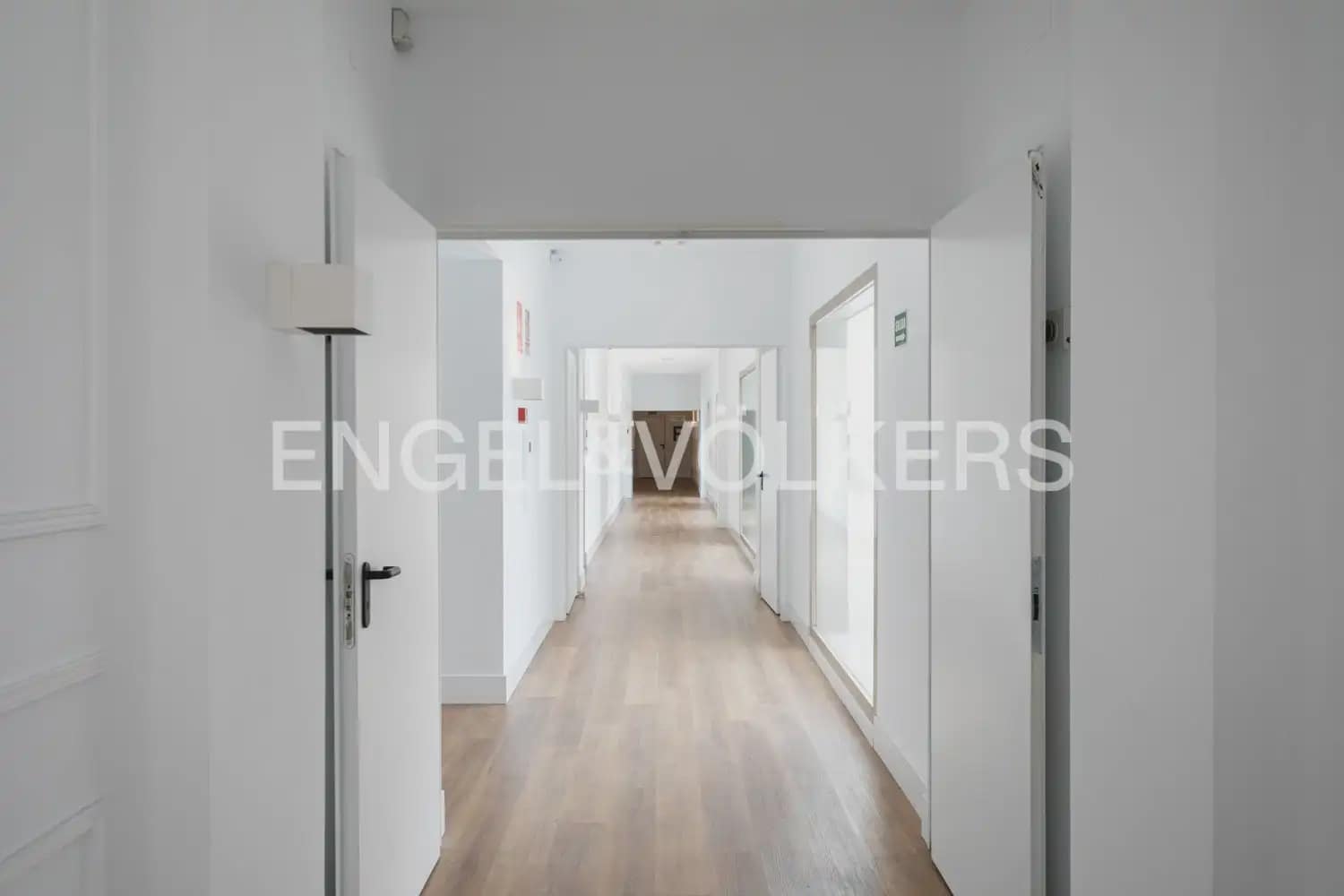 1 slaapkamer Flat te huur in Valencia stad met zwembad - € 1.550 (Ref: 10099449)