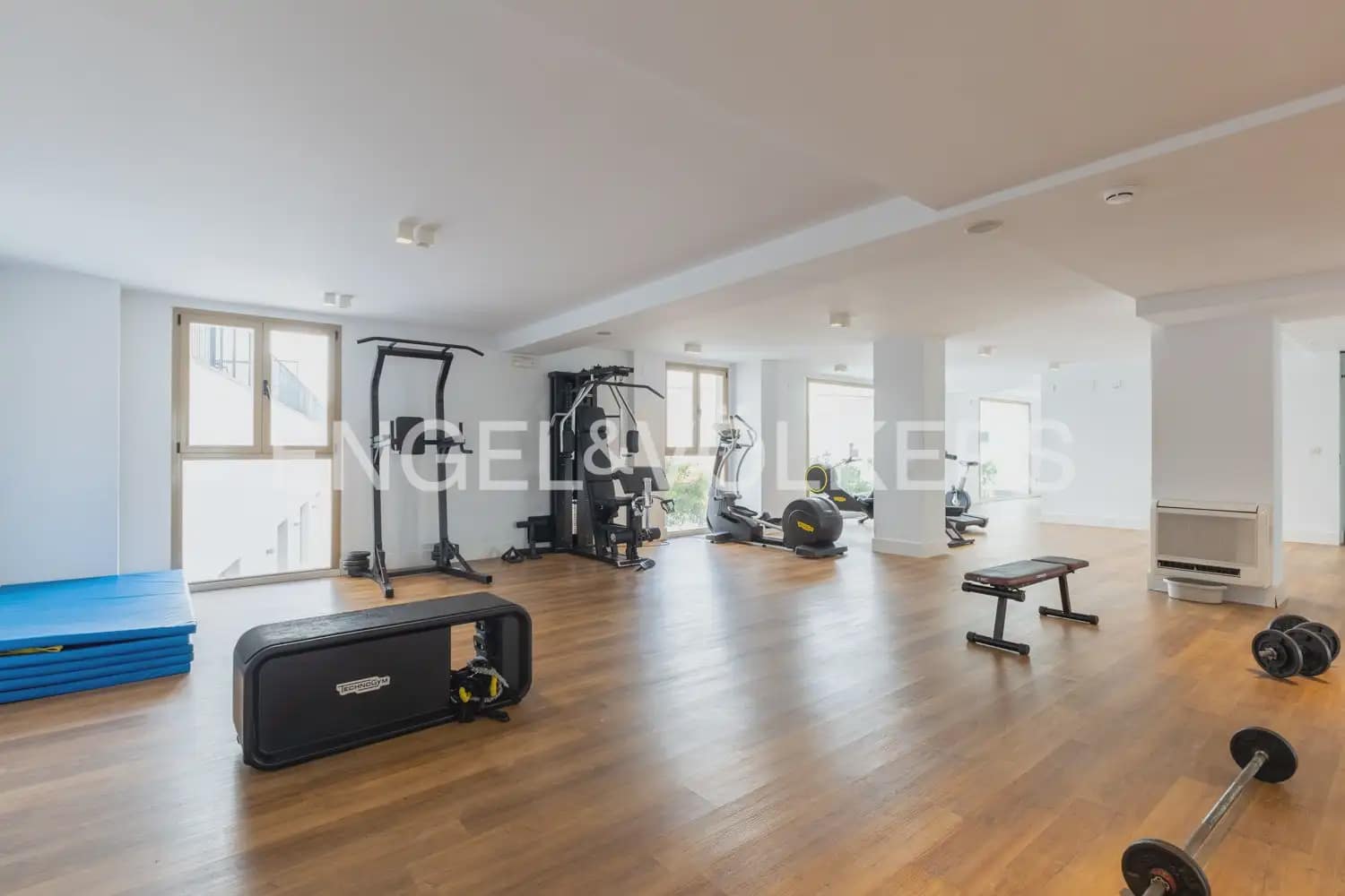 1 slaapkamer Flat te huur in Valencia stad met zwembad - € 1.550 (Ref: 10099449)